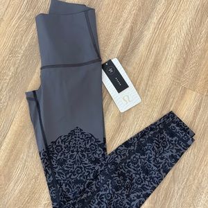 lululemon leggings !!!! ❤️🥰 never worn
